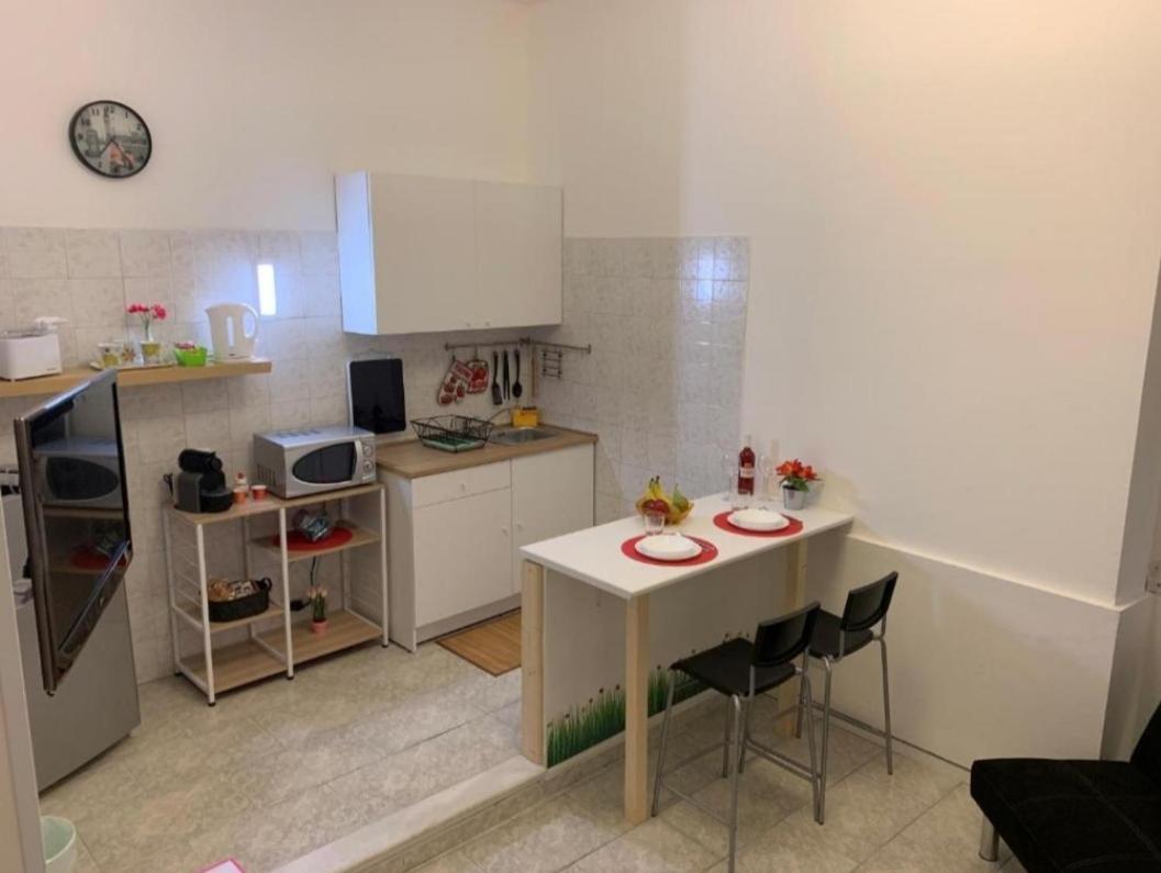 Apartment The Airport House *