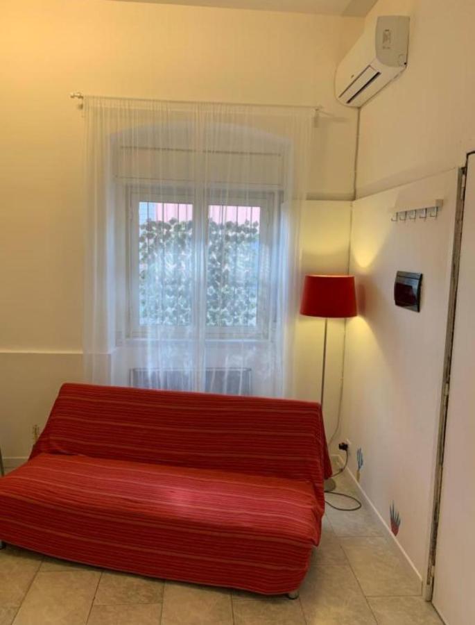 The Airport House Apartment